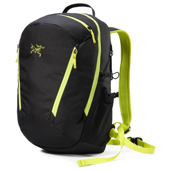 Front view of Arc'teryx Mantis 26 backpack highlighting its sleek design and external pockets