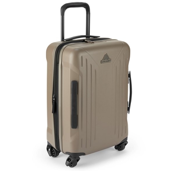 Front view of the Quadro Pro hardcase spinner suitcase with TSA lock